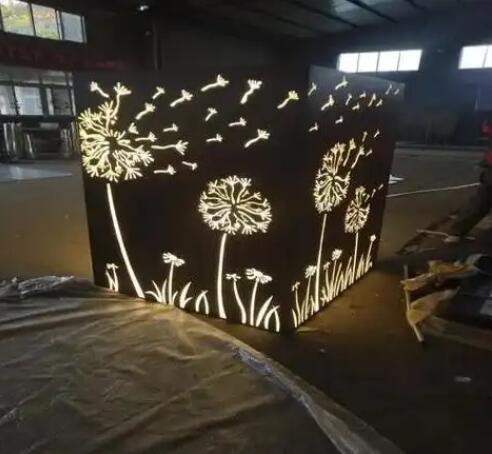 苍梧耐候钢灯箱